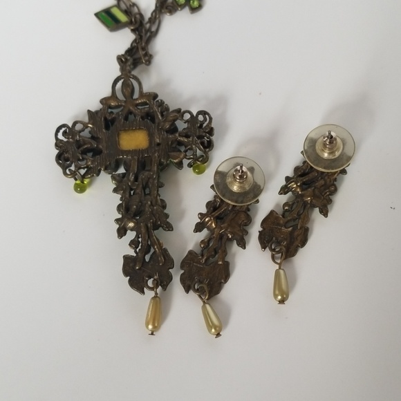 Green Cross and Earring Set - Picture 7 of 8